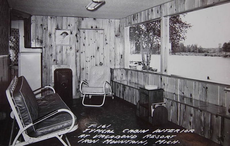Vagabond Resort - Vintage Postcard